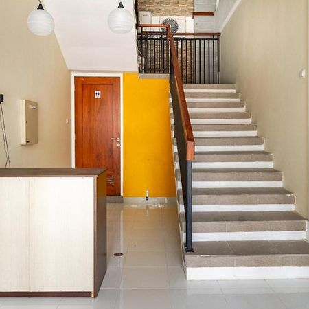 Reddoorz Syariah @ Kebraon Surabaya Exterior foto