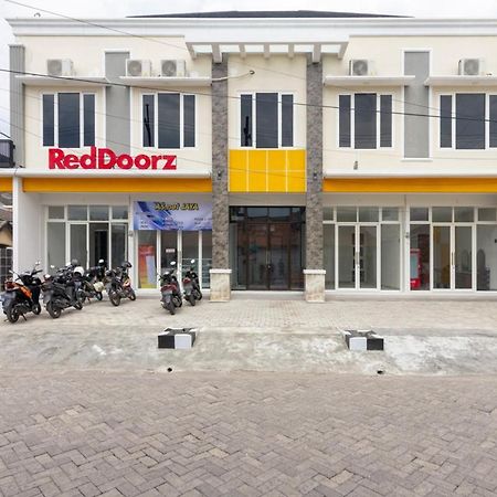 Reddoorz Syariah @ Kebraon Surabaya Exterior foto
