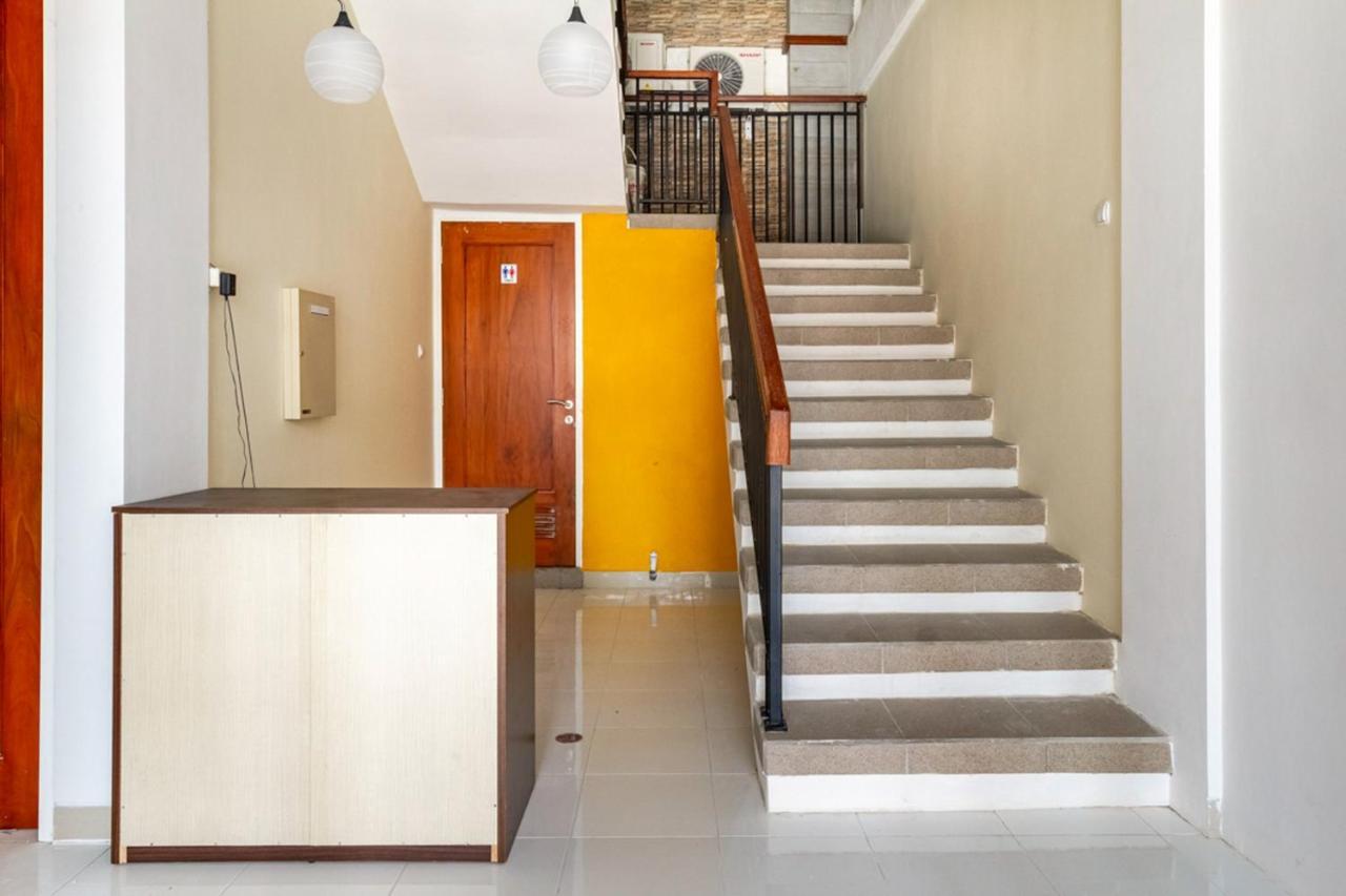 Reddoorz Syariah @ Kebraon Surabaya Exterior foto