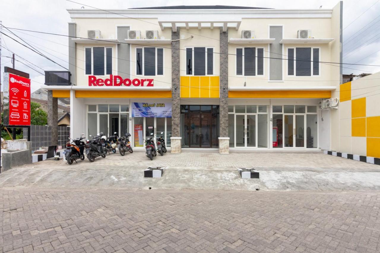 Reddoorz Syariah @ Kebraon Surabaya Exterior foto