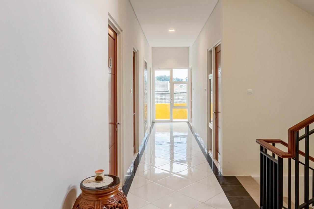 Reddoorz Syariah @ Kebraon Surabaya Exterior foto