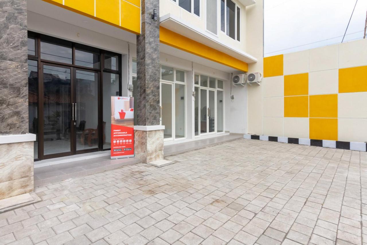 Reddoorz Syariah @ Kebraon Surabaya Exterior foto