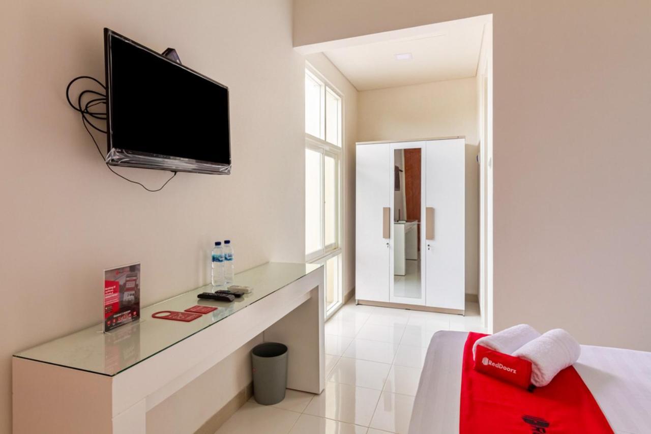 Reddoorz Syariah @ Kebraon Surabaya Exterior foto