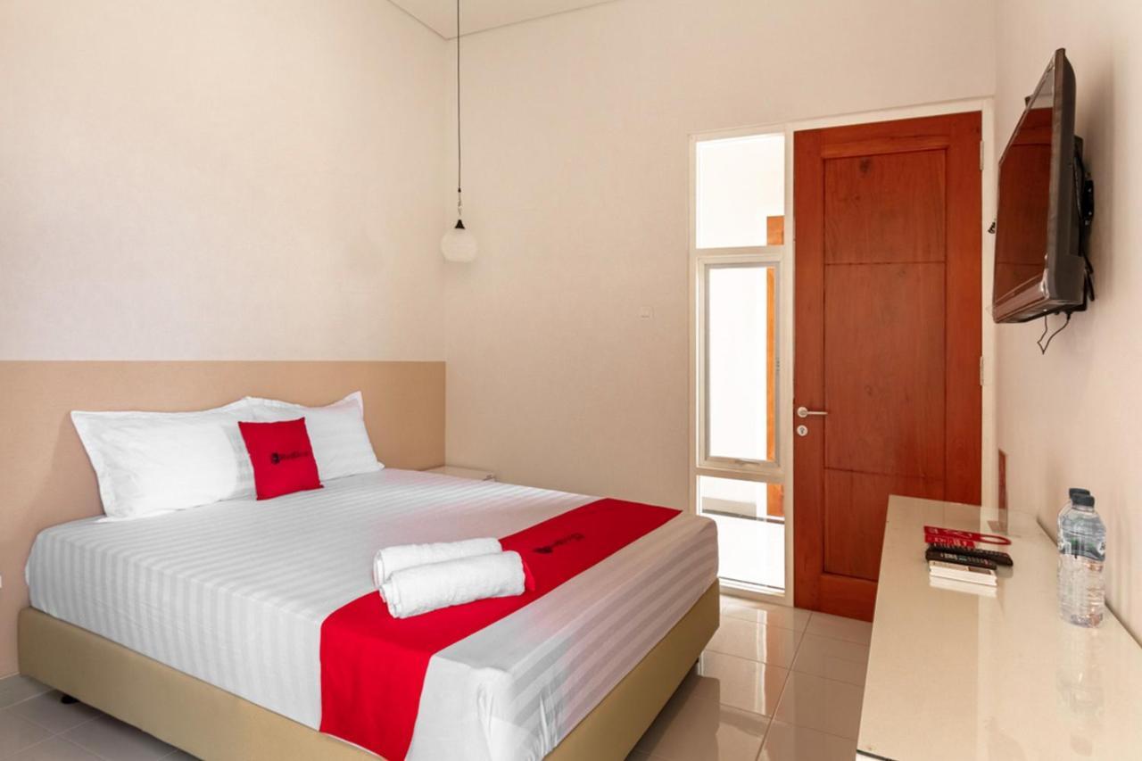 Reddoorz Syariah @ Kebraon Surabaya Exterior foto