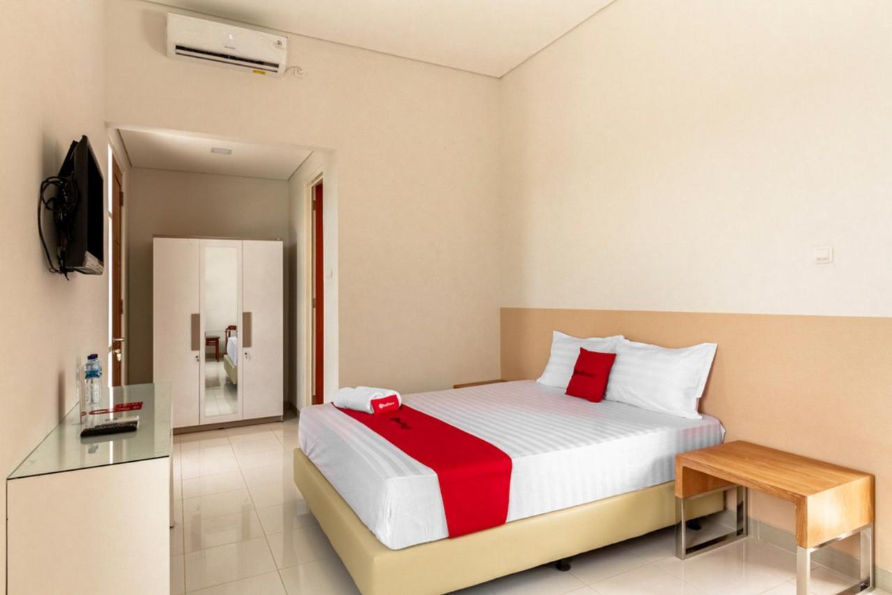 Reddoorz Syariah @ Kebraon Surabaya Exterior foto