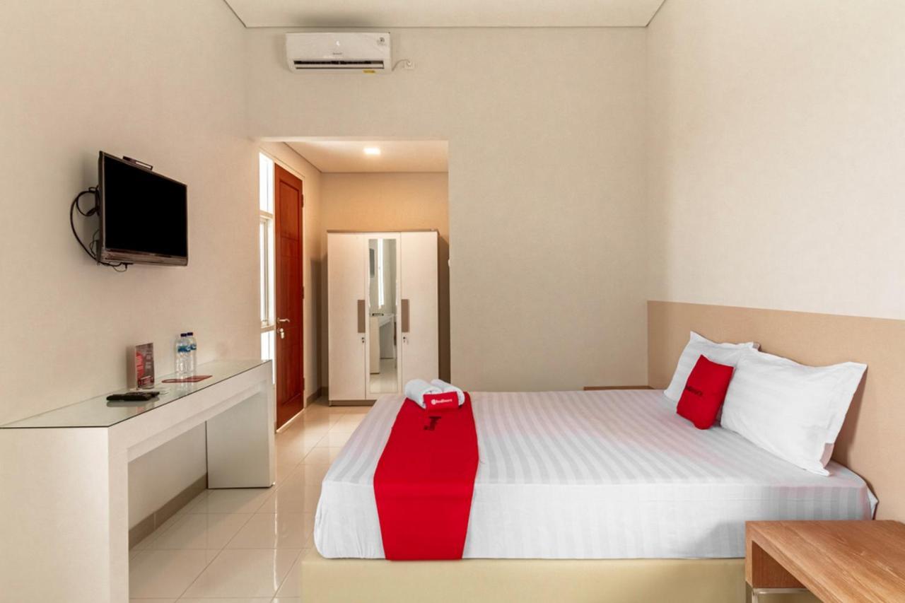 Reddoorz Syariah @ Kebraon Surabaya Exterior foto